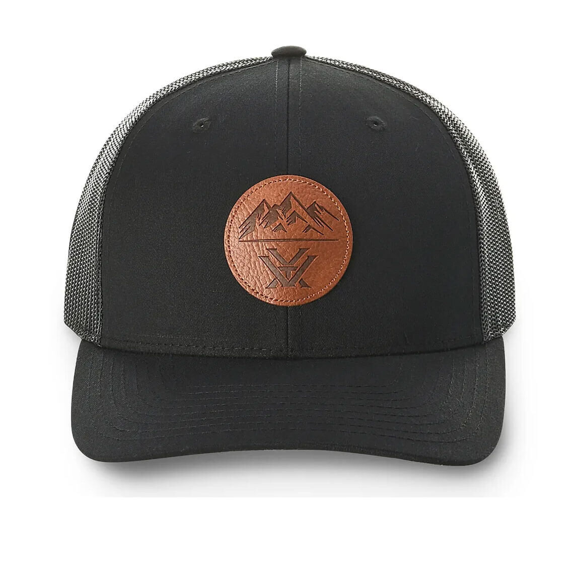 Schwarze Kappe mit Netzrückseite und braunem Lederabzeichen mit Bergdesign